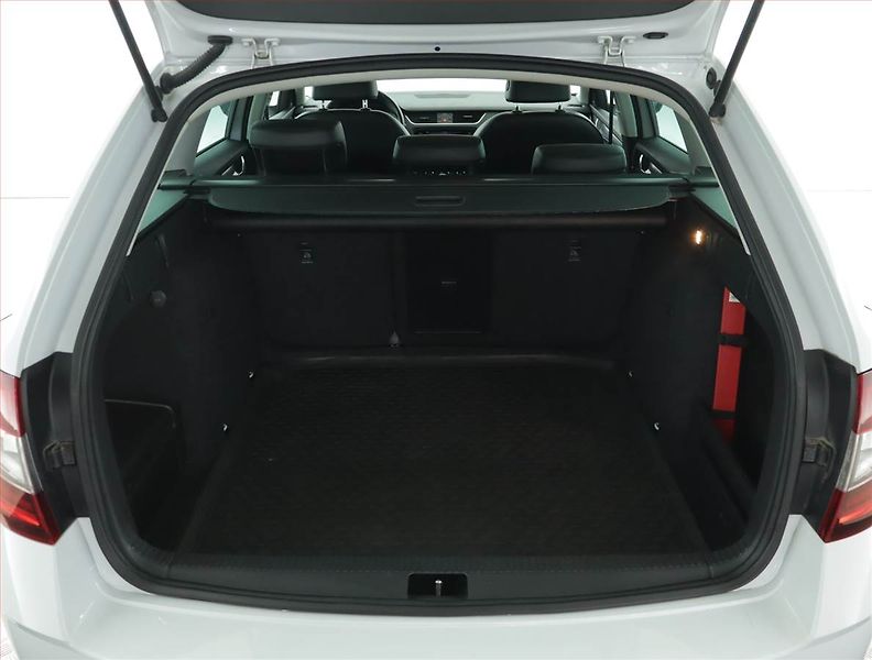 Škoda Octavia (2018) 2.0 TDI, Automat, Serv.kniha - fotka 14 z 16
