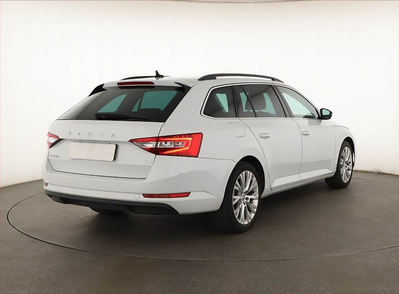Škoda Superb (2020) iV 1.4 TSI PHEV - fotka 5 z 20