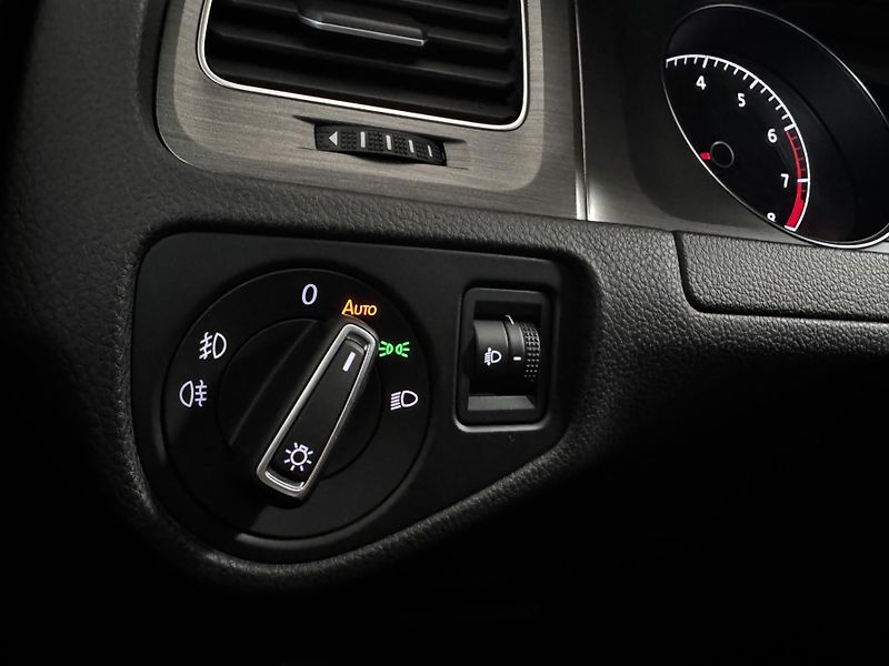 Volkswagen Golf (2013) Variant 1.4 TSI 90 KW  - fotka 17 z 23