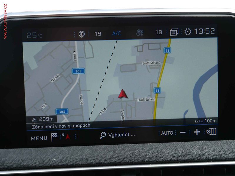 Peugeot 3008 (2019) 1.5 HDi, Allure, navi, kamera - fotka 13 z 16