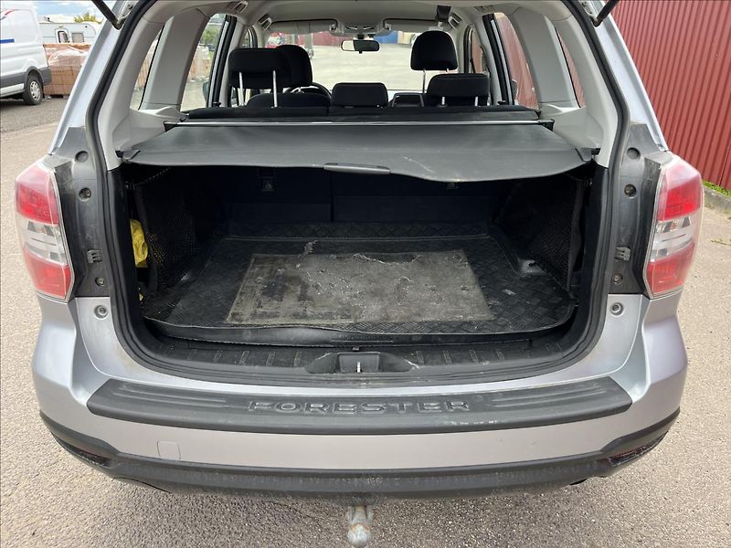Subaru Forester 2,0 D-L 108KW 4x4 TZ ČR SERVIS - fotka 33 z 41