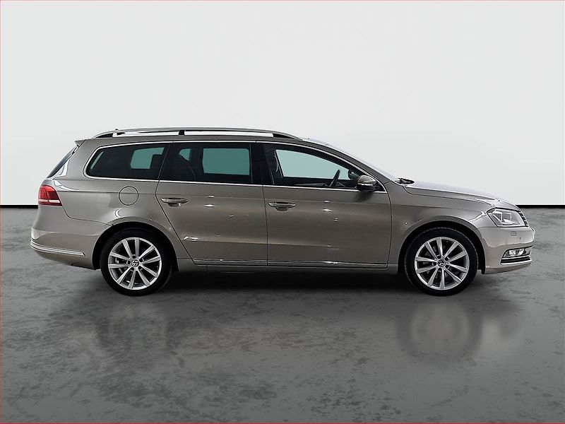 Volkswagen Passat (2013) 2.0 TDI, Automat, Navi, Xenony - fotka 6 z 23