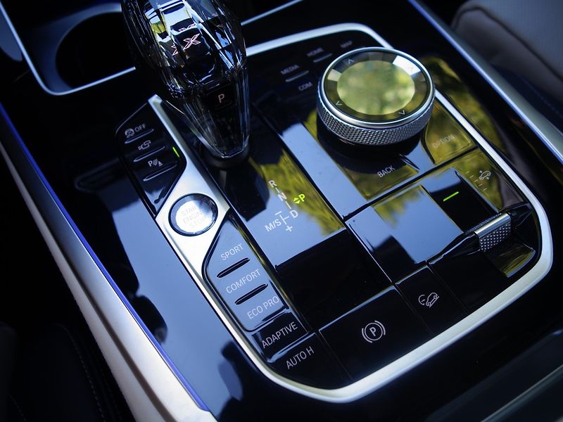 BMW X7 (2022) 4.0d*XD*M-PAKET*24000KM*TOP*CZ - fotka 22 z 50