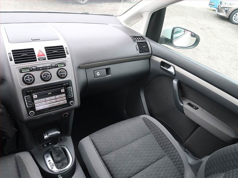 Volkswagen Touran (2010) 1.4 TSI, Automat, 7 míst - fotka 8 z 20