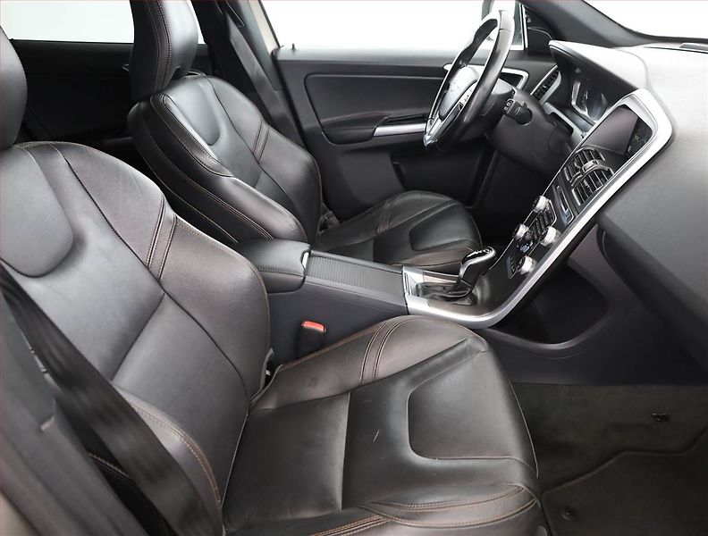 Volvo XC60 (2015) Summum D5, 4X4, Automat - fotka 7 z 21