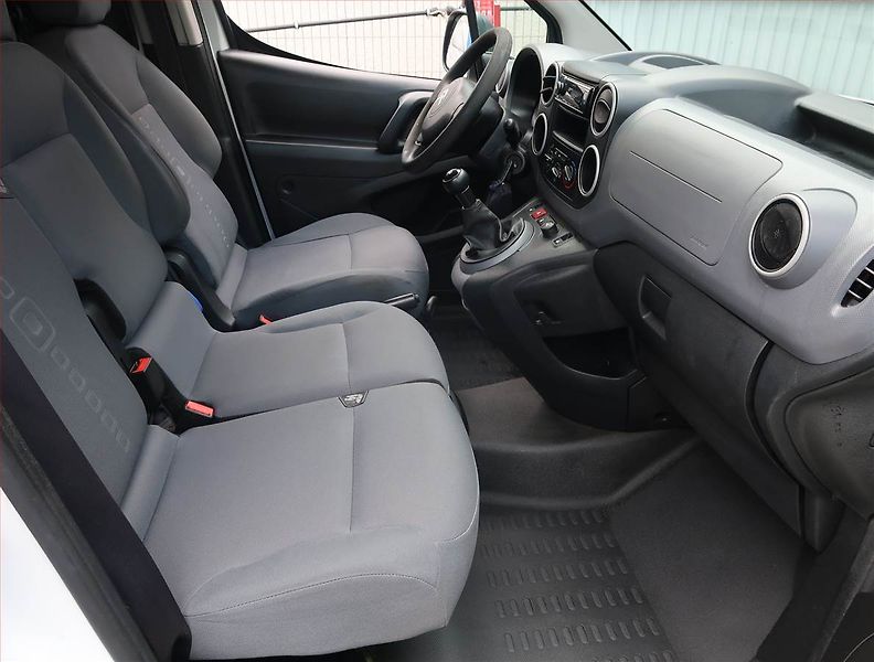 Citroën Berlingo (2014) 1.6 HDi, 3Místa, ČR, 1Maj - fotka 9 z 15