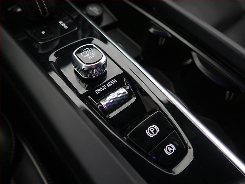 Volvo V60 (2021) R-Design B4 - fotka 25 z 29