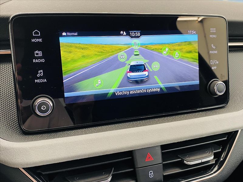 Škoda Scala 1,0 TSI 85kW Top Selection - fotka 14 z 28