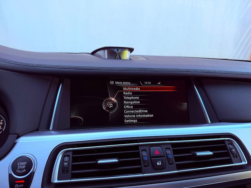 BMW Řada 7 740d xDrive, M Paket, B&O, ČR, - fotka 25 z 35