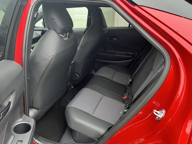 Toyota C-HR 2.0L PHEV Executive - fotka 8 z 26