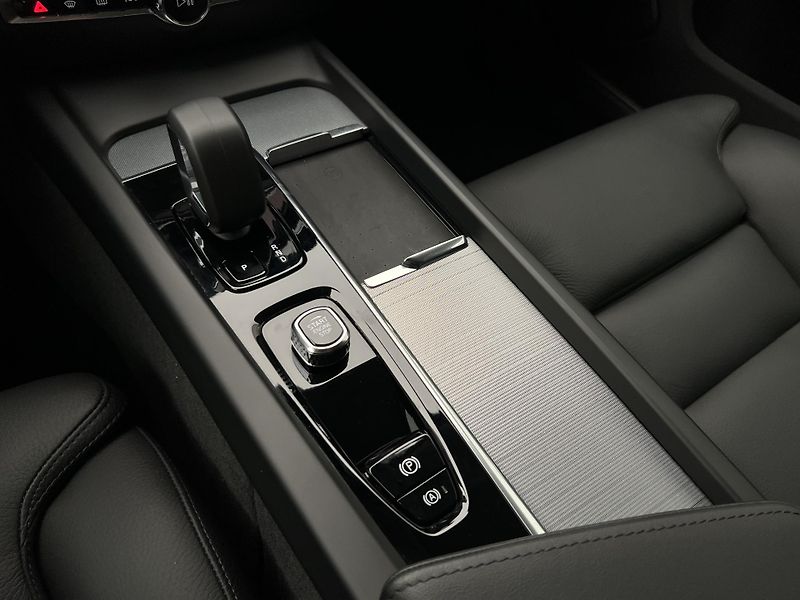 Volvo V60 B4 DARK PLUS AUT - fotka 26 z 42