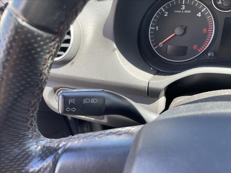 Audi A3 2,0 TDi 103kW*S-line*servis - fotka 14 z 47