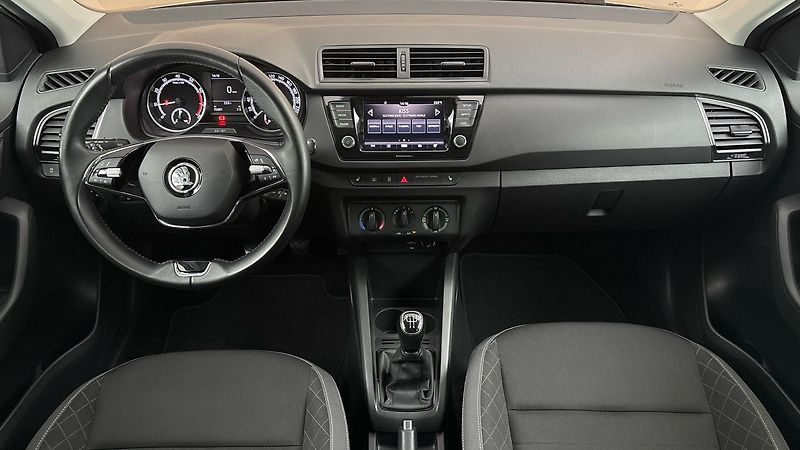 Škoda Fabia 1.0 TSI Ambition Combi - fotka 8 z 23