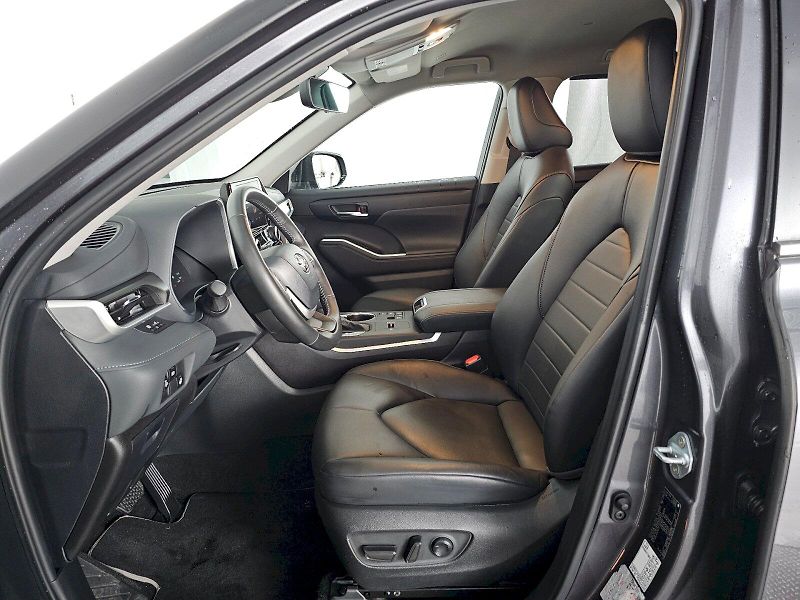 Toyota Highlander (2024) 2.5 HEV 248k 4X4 COMFORT - fotka 6 z 27