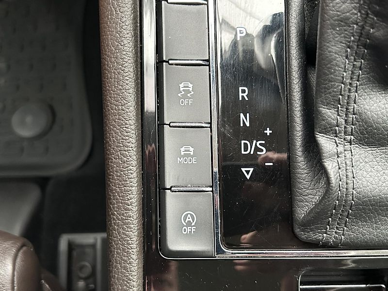 Škoda Superb 2.0 TDI L&K - fotka 25 z 29