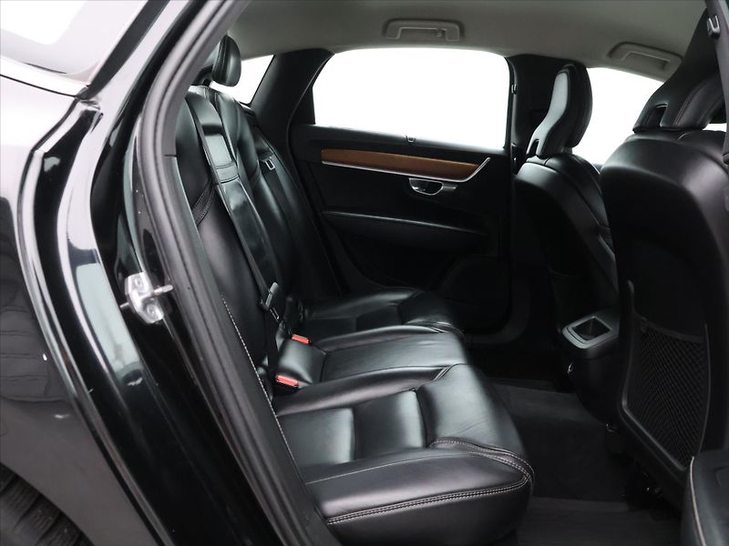 Volvo S90 2.0 D4 140kW CZ Inscription - fotka 13 z 29