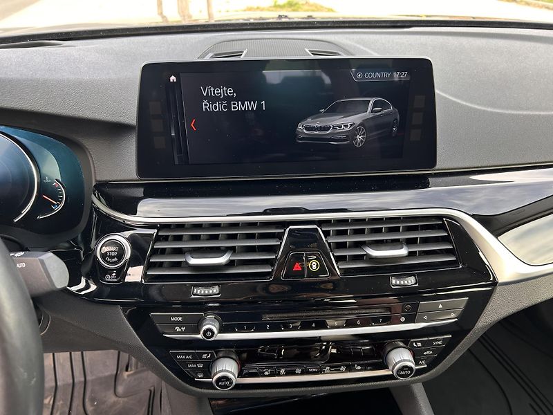 BMW Řada 5 520D XDRIVE, 1. majitel - fotka 15 z 20