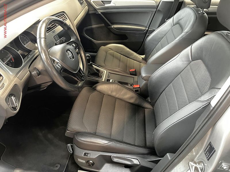 Volkswagen Golf (2015) 1.6 TDi Variant, Comfortline - fotka 9 z 18