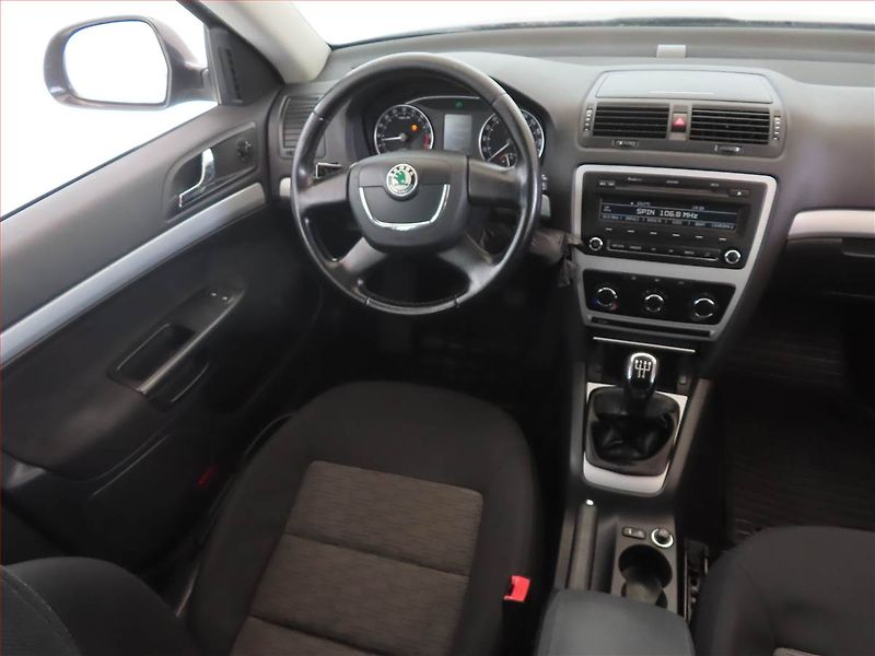 Škoda Octavia (2011) 1.6 TDI - fotka 7 z 12