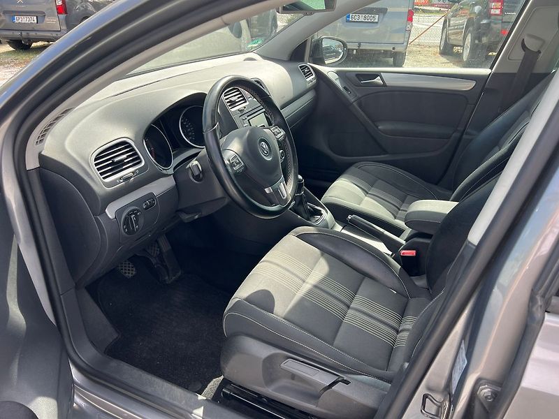 Volkswagen Golf 1.4 16V - fotka 6 z 15
