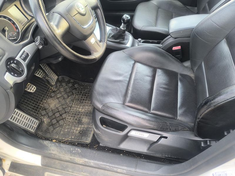 Škoda Octavia RS,KRÁSNÁ,100TKM,SERVISKA,1MAJ - fotka 20 z 30