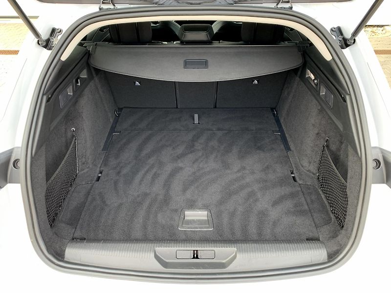 Peugeot 308 SW ALLURE+ 1.5 BHDi 96kW AT8 - fotka 5 z 23
