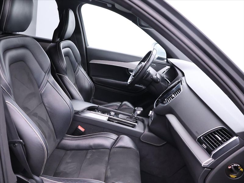 Volvo XC90 2,0 D5 Aut. AWD CZ R-Design - fotka 12 z 36