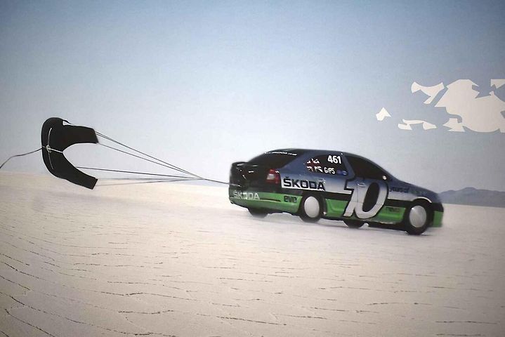 Škoda Octavia Bonneville - s brzdícím padákem v akci.
