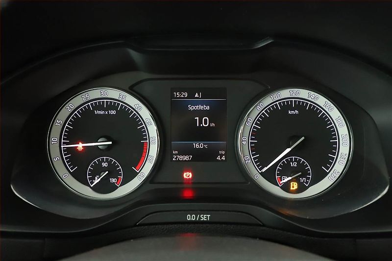 Škoda Karoq (2019) Scout 2.0 TDI, 4X4, ČR,1.maj - fotka 8 z 14
