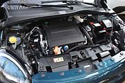 Motor je vpředu a pohání přední kola