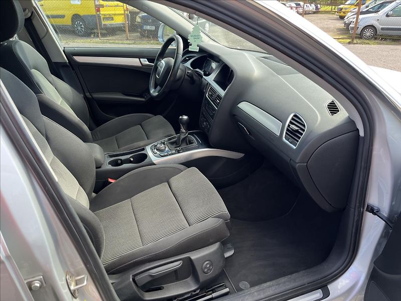 Audi A4 2,0 TDi KLIMA XENON 2x KOLA - fotka 10 z 33