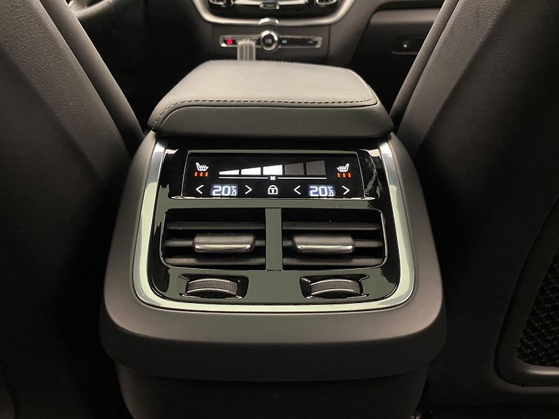 Volvo XC60 B6 AWD R-DESIGN AUT  - fotka 34 z 52