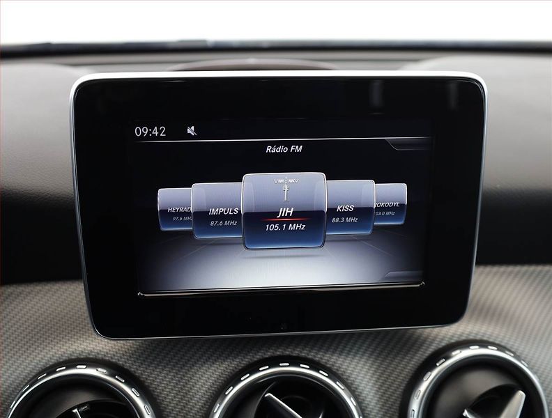 Mercedes-Benz GLA (2016) 200 CDI 4MATIC, 4X4 - fotka 13 z 21
