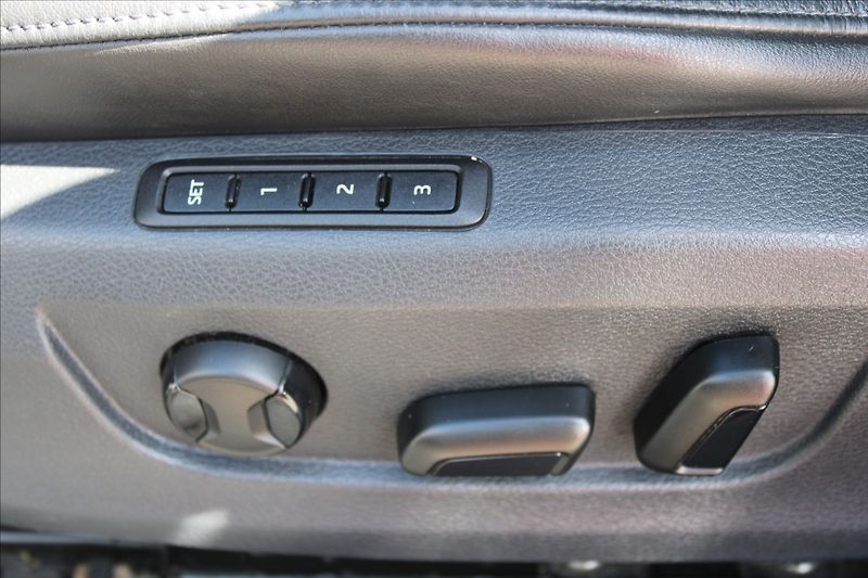 Škoda Superb 2,0 TDI  1.MAJ,A/T,4x4,STYLE - fotka 34 z 47