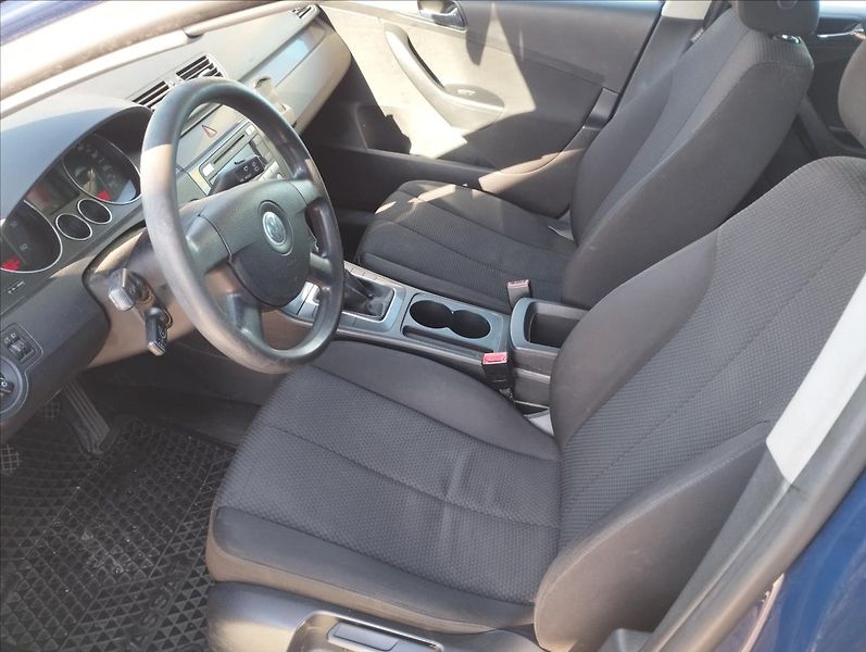 Volkswagen Passat 2,0 TDi 103KW - fotka 7 z 15