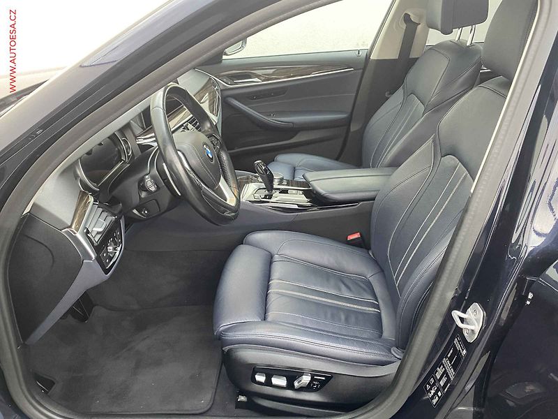BMW Řada 5 (2018) 2.0 530i xDrive, LuxuryLine - fotka 8 z 21