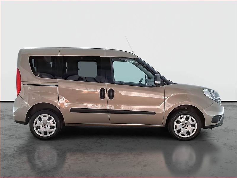 Fiat Dobló (2017) 1.4 T-Jet, 5Míst, ČR, 1Maj - fotka 6 z 16