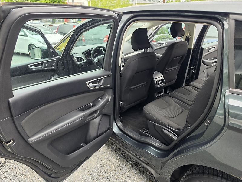 Ford S-MAX 1.5 i Navi Parkovací senzory  - fotka 10 z 37