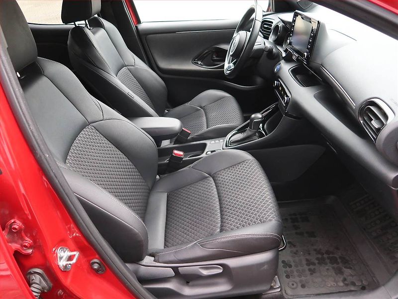 Toyota Yaris (2022) Style 1.5 VVT-i Hybrid - fotka 9 z 18