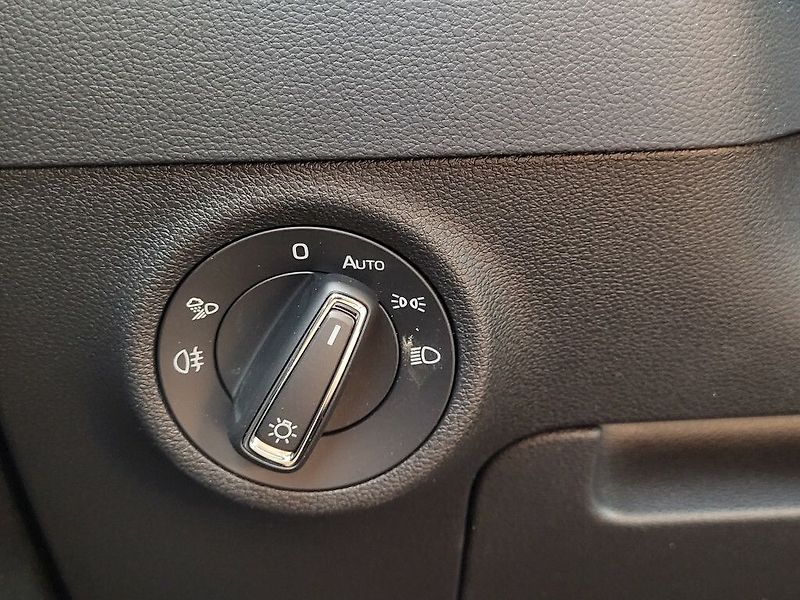 Škoda Karoq Dynamic 1,5TSI 110kW - fotka 18 z 32