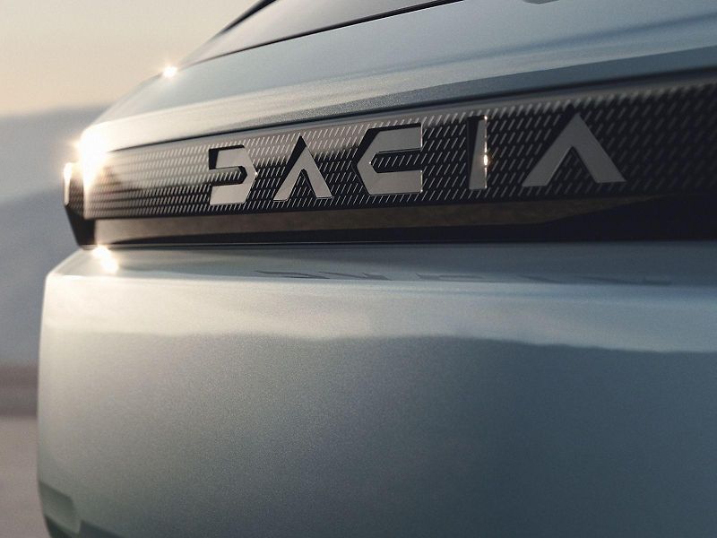 Dacia Ostatní (2026) STRIKER MAX VÝBAVA JARO 27 - fotka 13 z 13