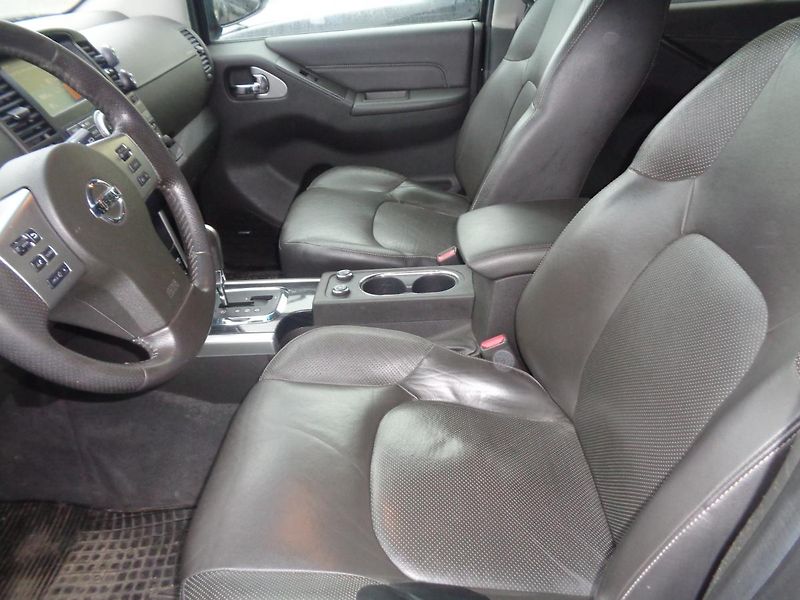 Nissan Pathfinder 3,0 - fotka 11 z 16