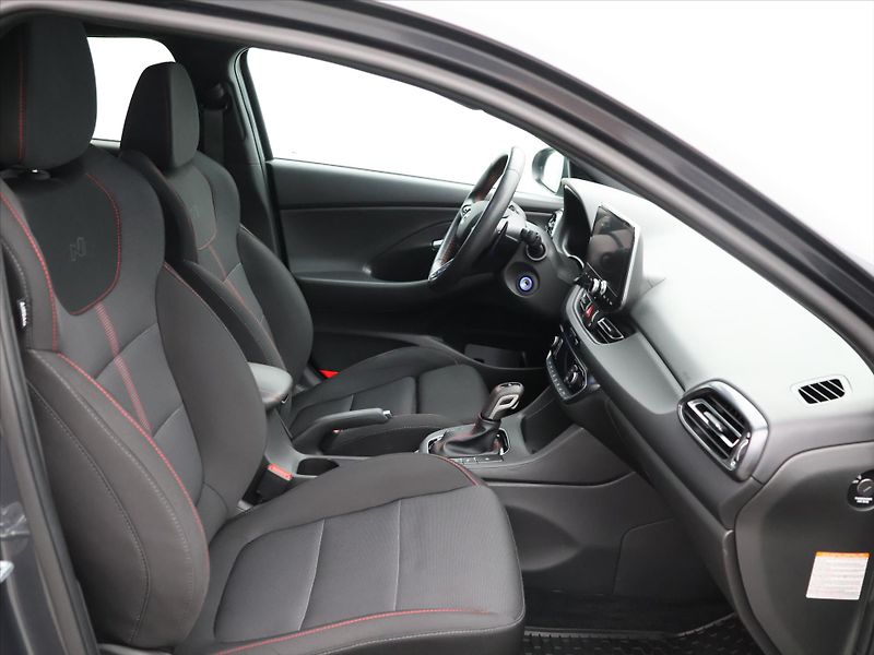 Hyundai i30 Fastback 1,5 T-GDI 159k CZ DPH - fotka 12 z 28