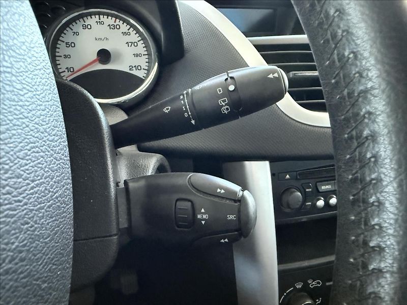 Peugeot 207 1,4   54 kW,HUSKY,SERVISKA - fotka 12 z 20