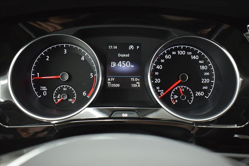 Volkswagen Touran 2,0 TDi, 7-míst,DSG,NAVI,KŮŽE, - fotka 33 z 41