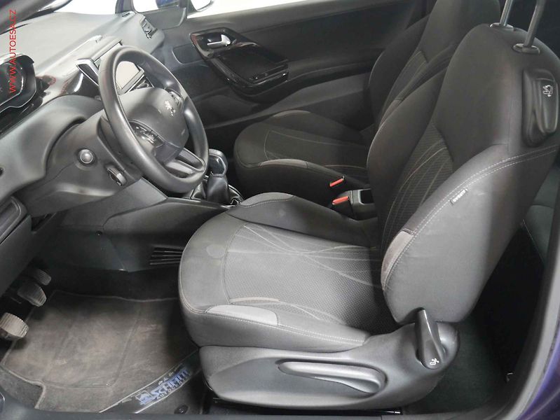 Peugeot 208 (2013) 1.2 PT, AC, tempo - fotka 9 z 17