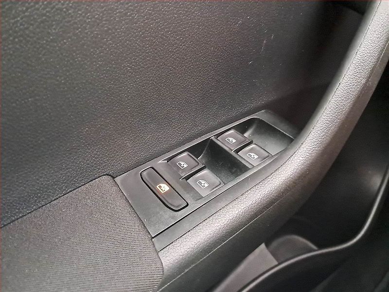 Škoda Fabia (2018) Style 1.0 TSI, Serv.kniha - fotka 16 z 16