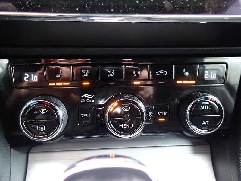 Škoda Superb 2,0 TDi, DSG, 4x4 , Tažné - fotka 28 z 48