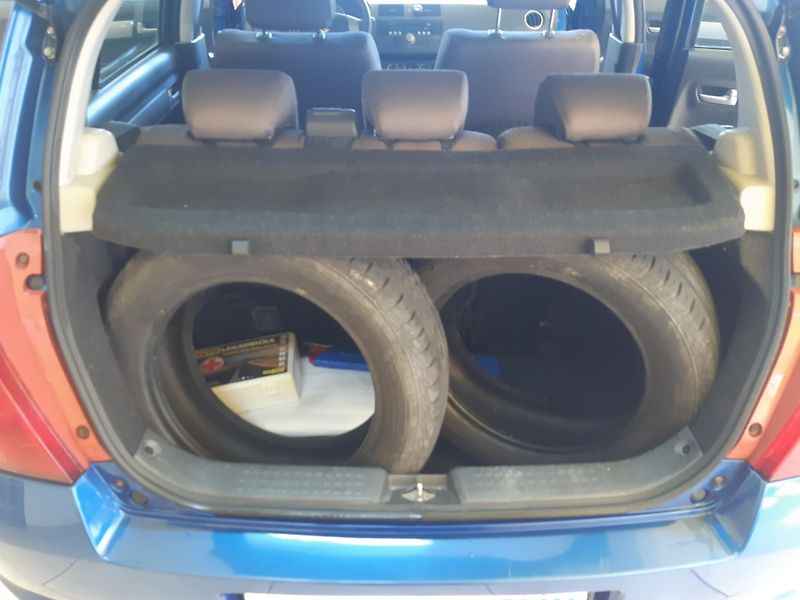 Suzuki Swift 1.3 i KLIMA ZADÁNO ! - fotka 16 z 20