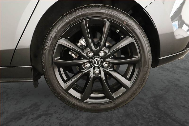Mazda 3 (2022) 2.0 e-Skyactiv X - fotka 12 z 16